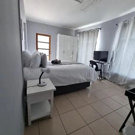 Stay At Home Airport Lodge Kempton Park Exterior photo