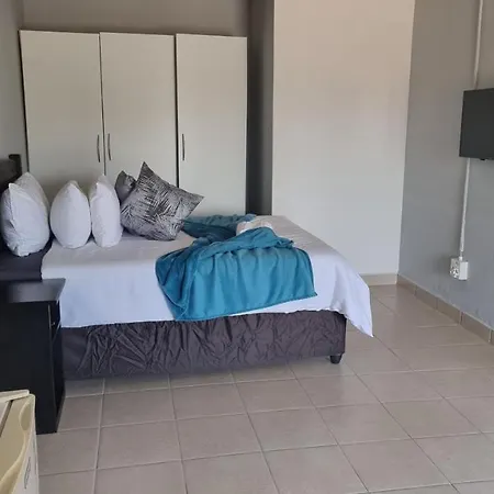 Stay At Home Airport Lodge Kempton Park Exterior photo