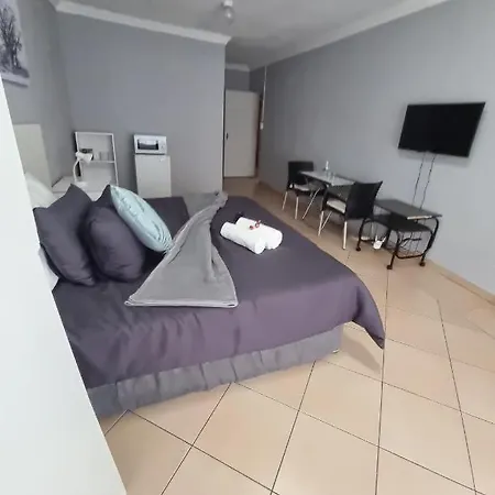Stay At Home Airport Lodge Kempton Park Exterior photo