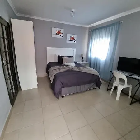 Stay At Home Airport Lodge Kempton Park Exterior photo