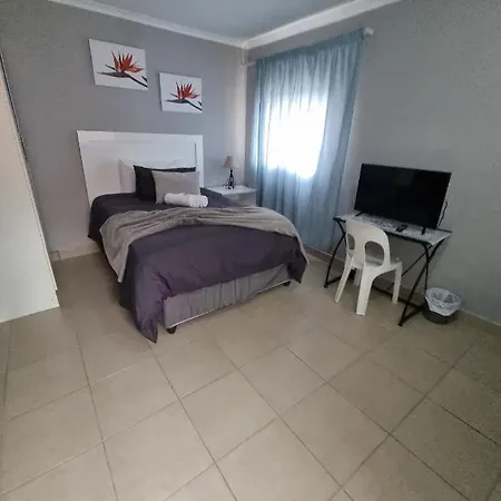 Stay At Home Airport Lodge Kempton Park Exterior photo