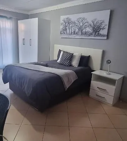 Stay At Home Airport Lodge Kempton Park Exterior photo