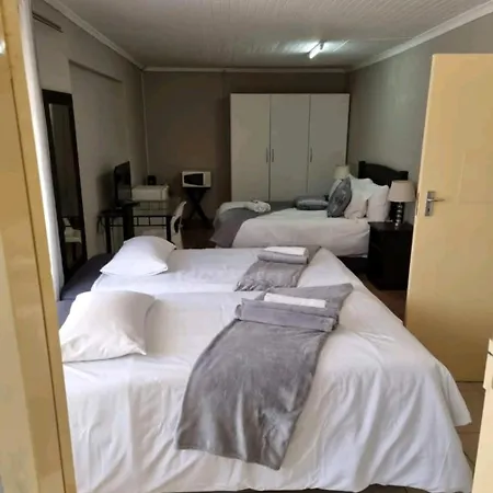 Stay At Home Airport Lodge Kempton Park Room photo