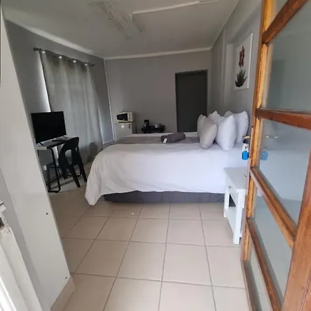 Stay At Home Airport Lodge Kempton Park Room photo