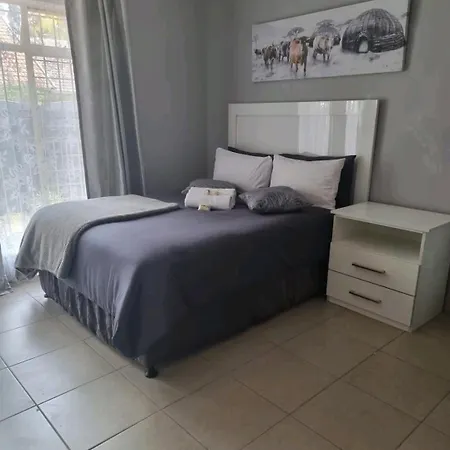Stay At Home Airport Lodge Kempton Park Room photo