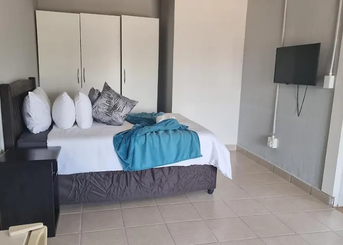 Stay At Home Airport Lodge