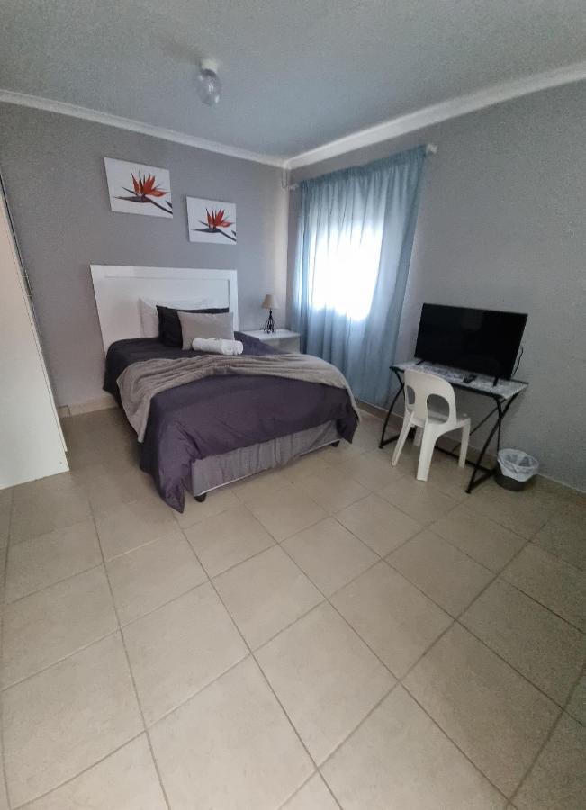 At Airport Homestay Kempton Park